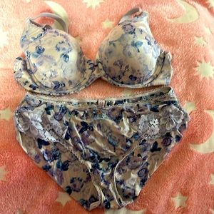 Victoria’s Secret bra and panty set 36 C